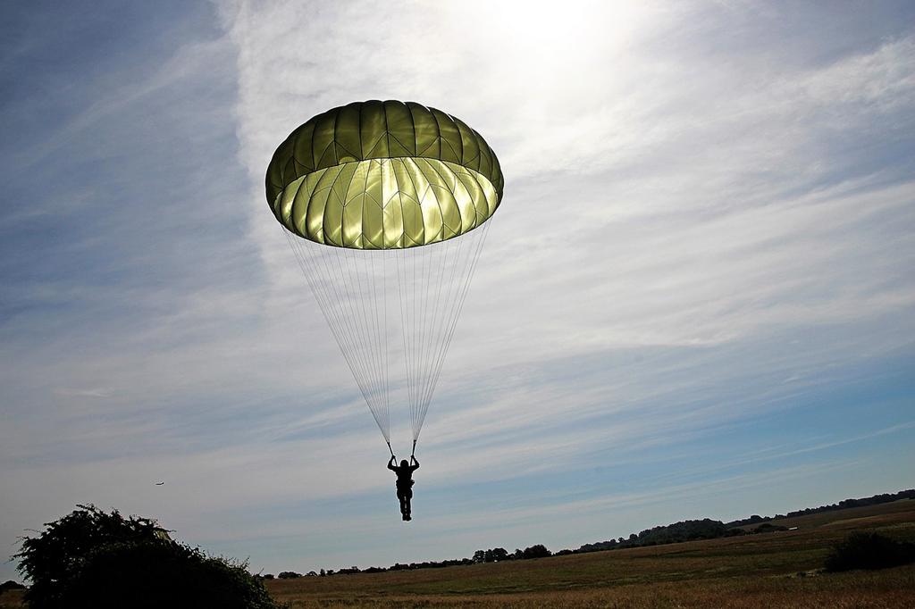 Skoki ze spadochronem nie tylko dla miłośników wysokości i adrenaliny