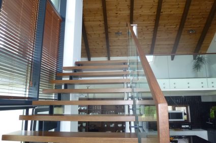 Drewniane schody mają ponadczasowy urok