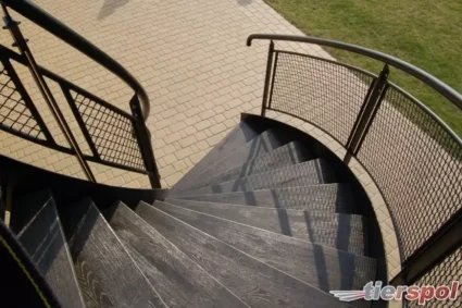 Schody spiralne i wirowe – oszczędność miejsca w efektownej formie